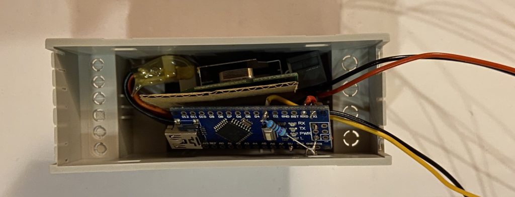 Arduino and KNX bus coupler squeezed into 2TE DIN case