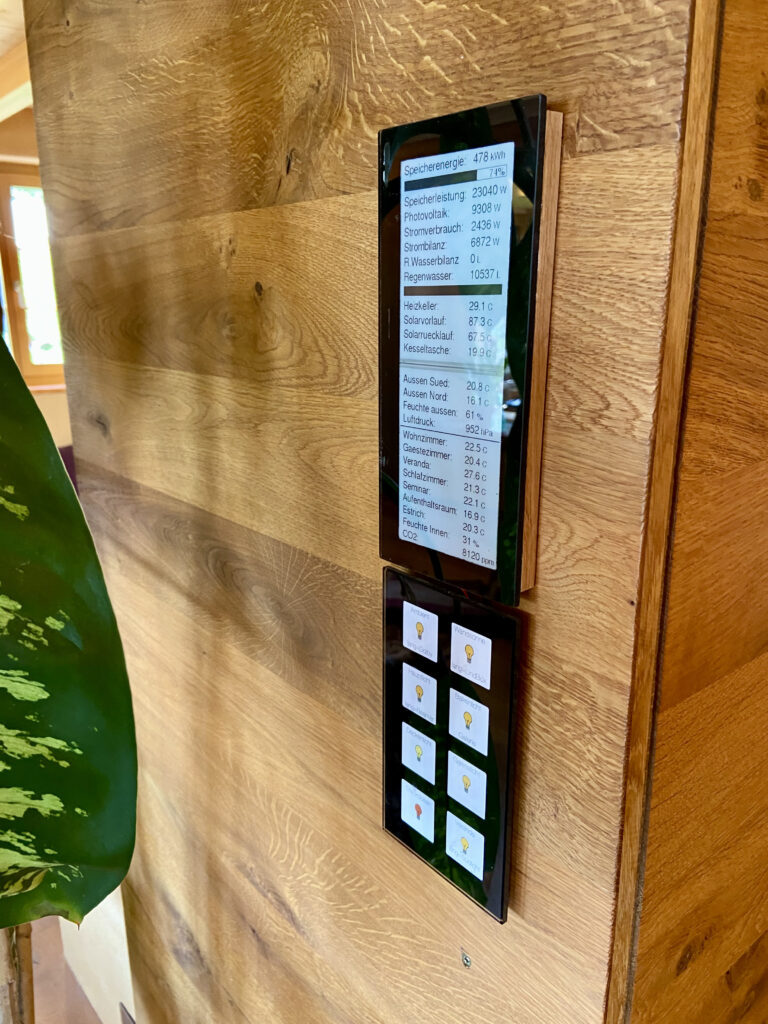 An E-ink display for KNX. Bus powered. Designed like MDT glas-switch